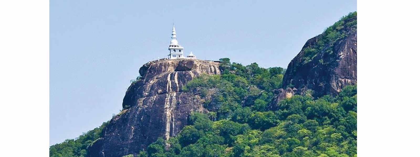 දිඹුලාගල ආරණ්‍ය සේනාසනයේ විදුලිය විසන්ධි කෙරේ..